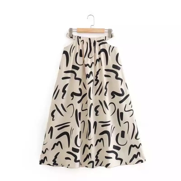 SHEIN 
Beautiful printed maxi skirt set in Black and White. Sizes S,M,L - Picture 3 of 5